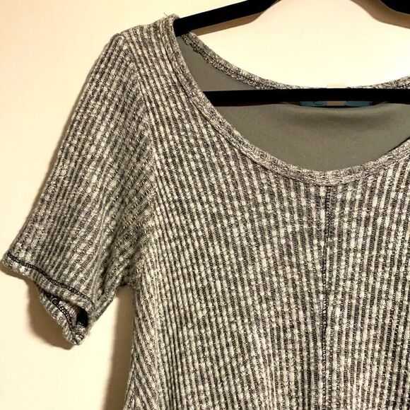 Dina Be lined side tail scoop neck marled grey knit tunic size S - Picture 2 of 8